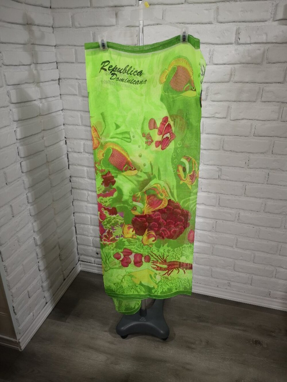 Aremar Green / Pink Tropical Pattern Sarong / Beach Cover Republica Dominicana